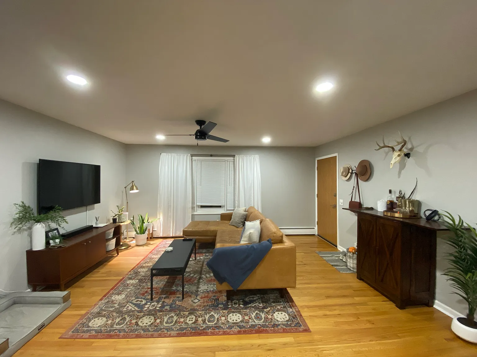 2 bed, 1100 sqft, $1,600 — Photo 3