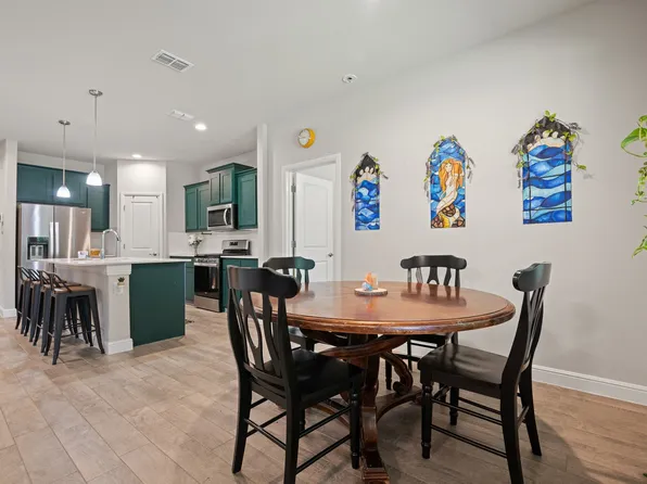5709 Round Hill Rd, Denton, TX 76210