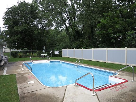 3rd image of 104 Foxmeadow Dr