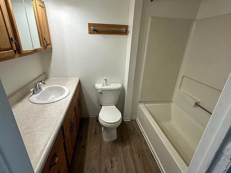 1316 Duss Ave #4 — Photo 5