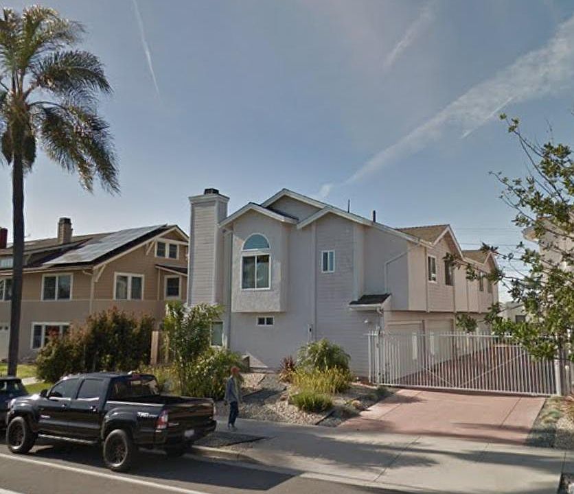 Charming 8-unit complex