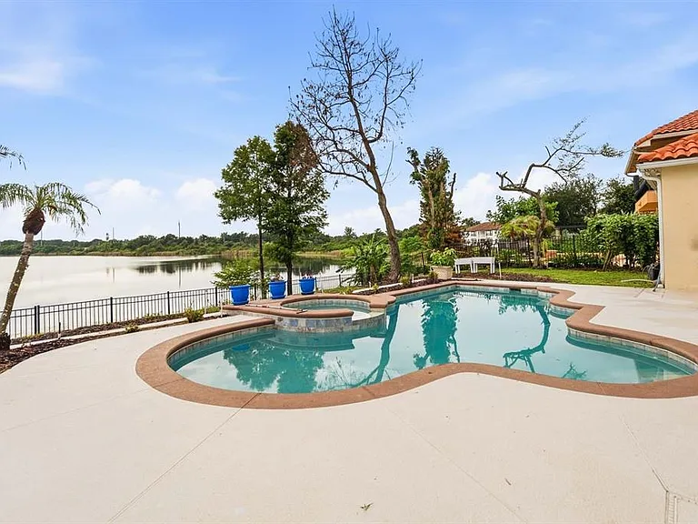 8310 Tivoli Dr — Photo 32