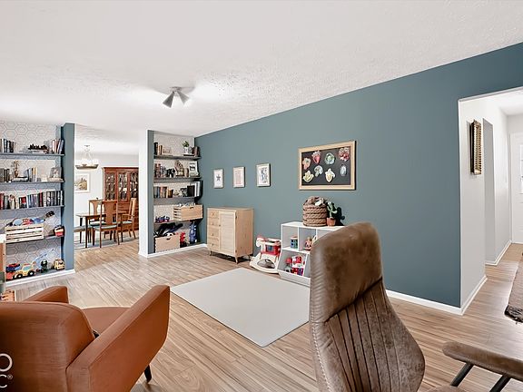 4th image of 8039 Sandi Ct