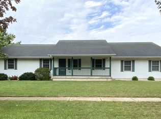 1202 Lilac Ln, Harvard, IL 60033