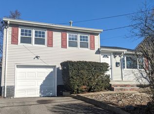 28 Frederick Pl, Parlin, NJ 08859