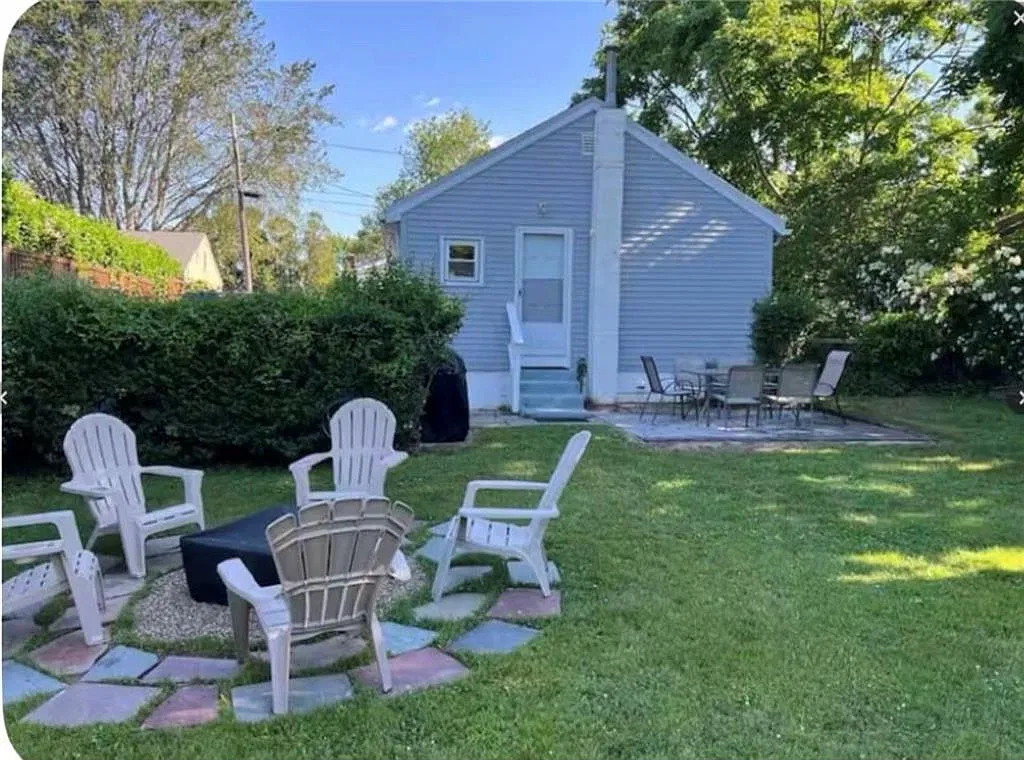 2 bed, 560 sqft, $2,300 — Photo 1