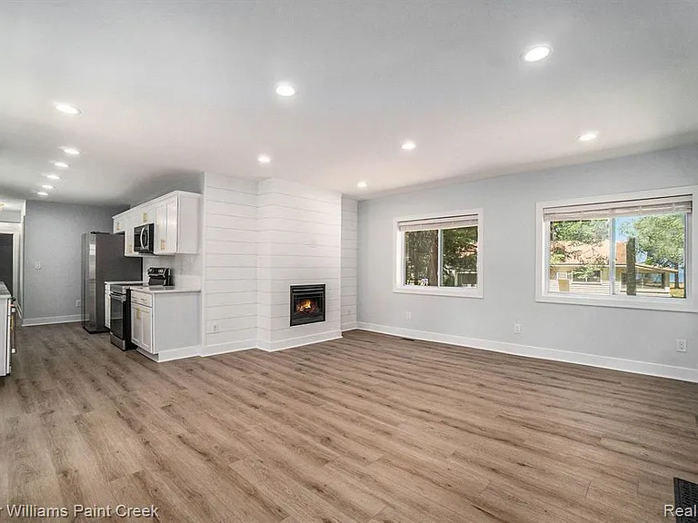 121 14th St — Photo 12