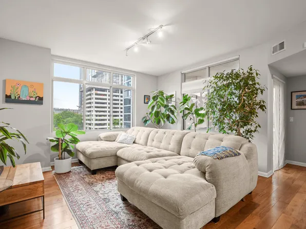 54 Rainey St APT 618, Austin, TX 78701