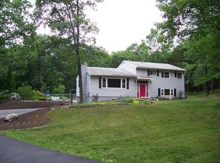 43 Valley View Rd, Pleasant Valley, NY 12569