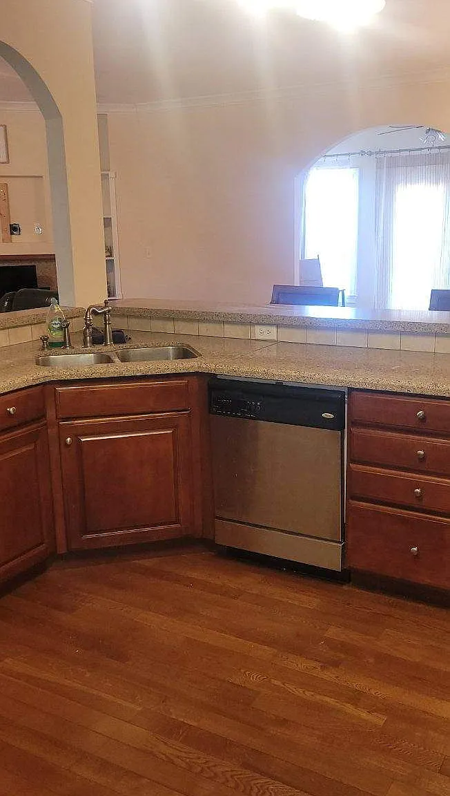 4 bed, 2.5 bath, 2943 sqft, $3,700 — Photo 4