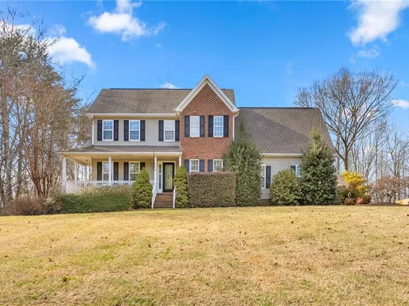 107 Cottonwood Ln, Summerfield, NC 27358