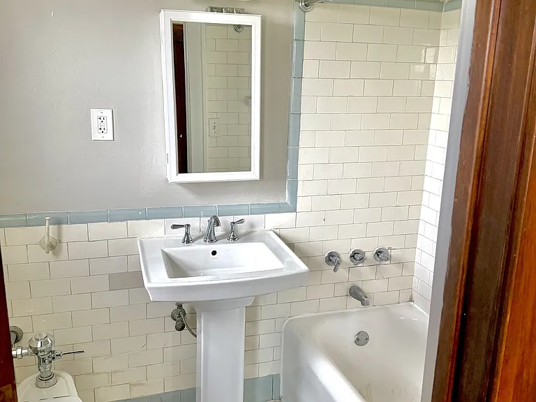 13450 Cedar Rd #17 — Photo 2