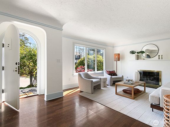 3rd image of 3829 45th Avenue SW
