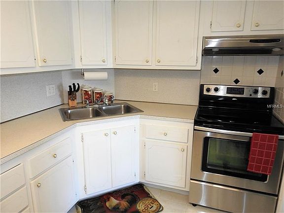 3rd image of 215 Fernwood Cir