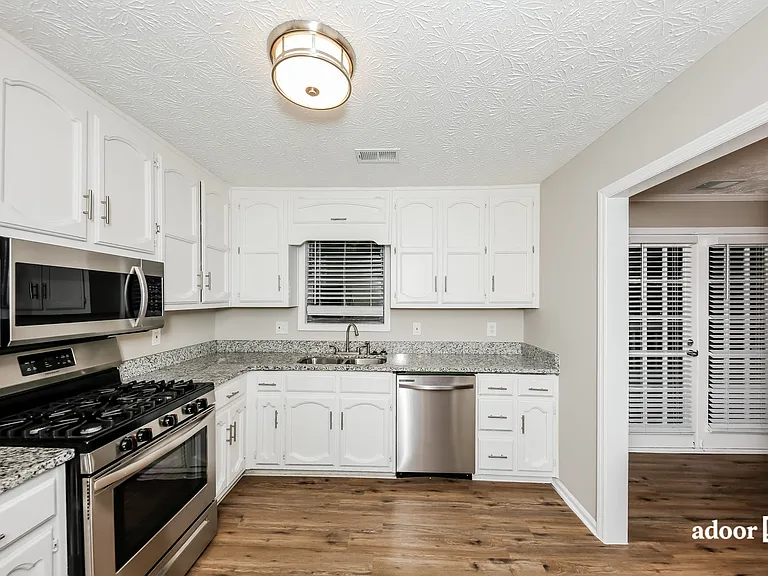 3108 Goldenrod Ln SW — Photo 2