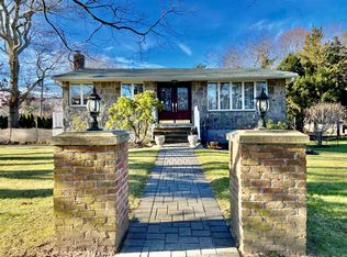 4225 Stars Rd, East Marion, NY 11939