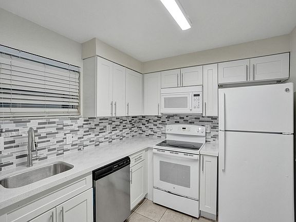 3rd image of 4205 N University Dr APT 108
