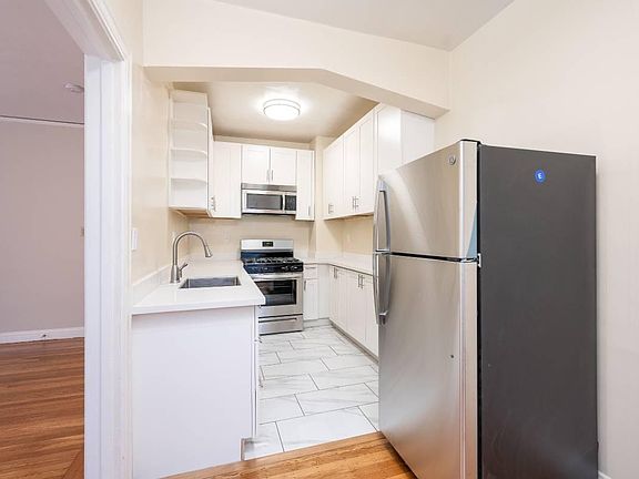 3rd image of 1379 10th Ave #9
