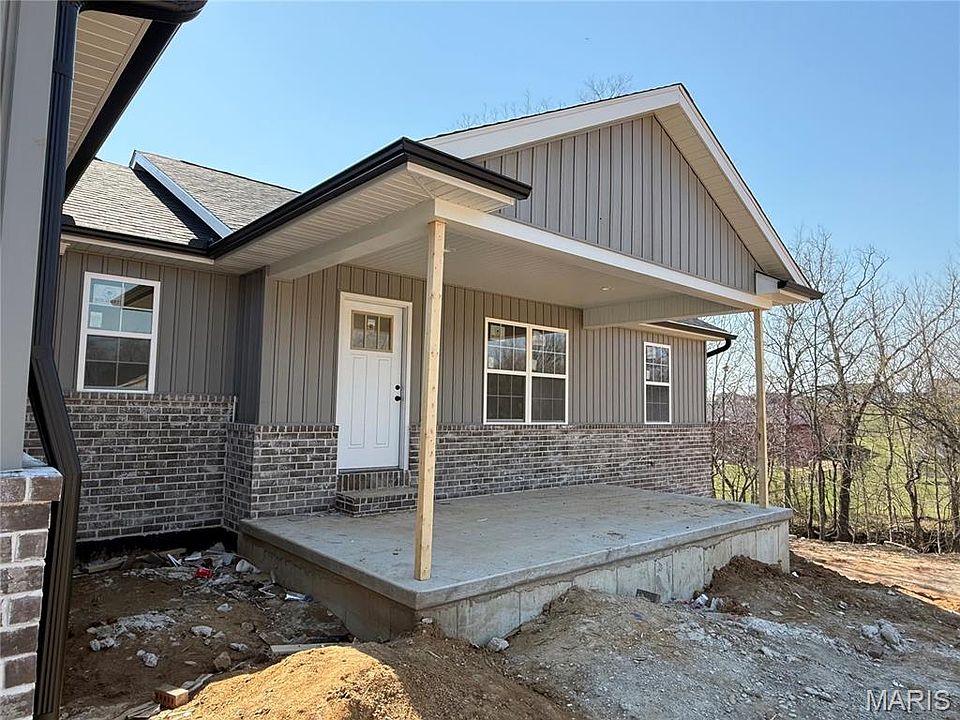2nd image of 548 Wentworth Dr