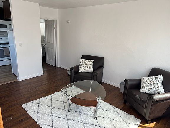 2nd image of 921 Hoover Ave #1/2