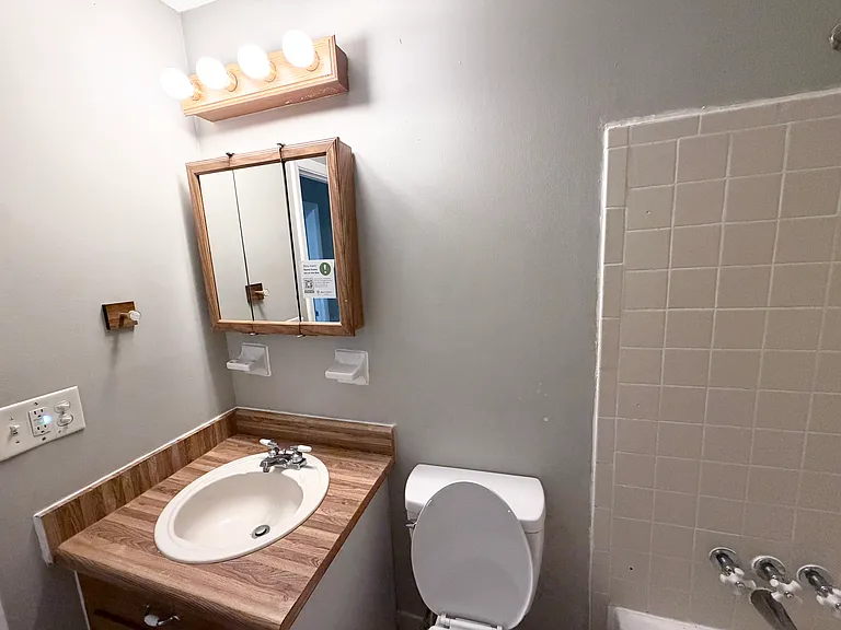 Elliott Dr — Photo 13