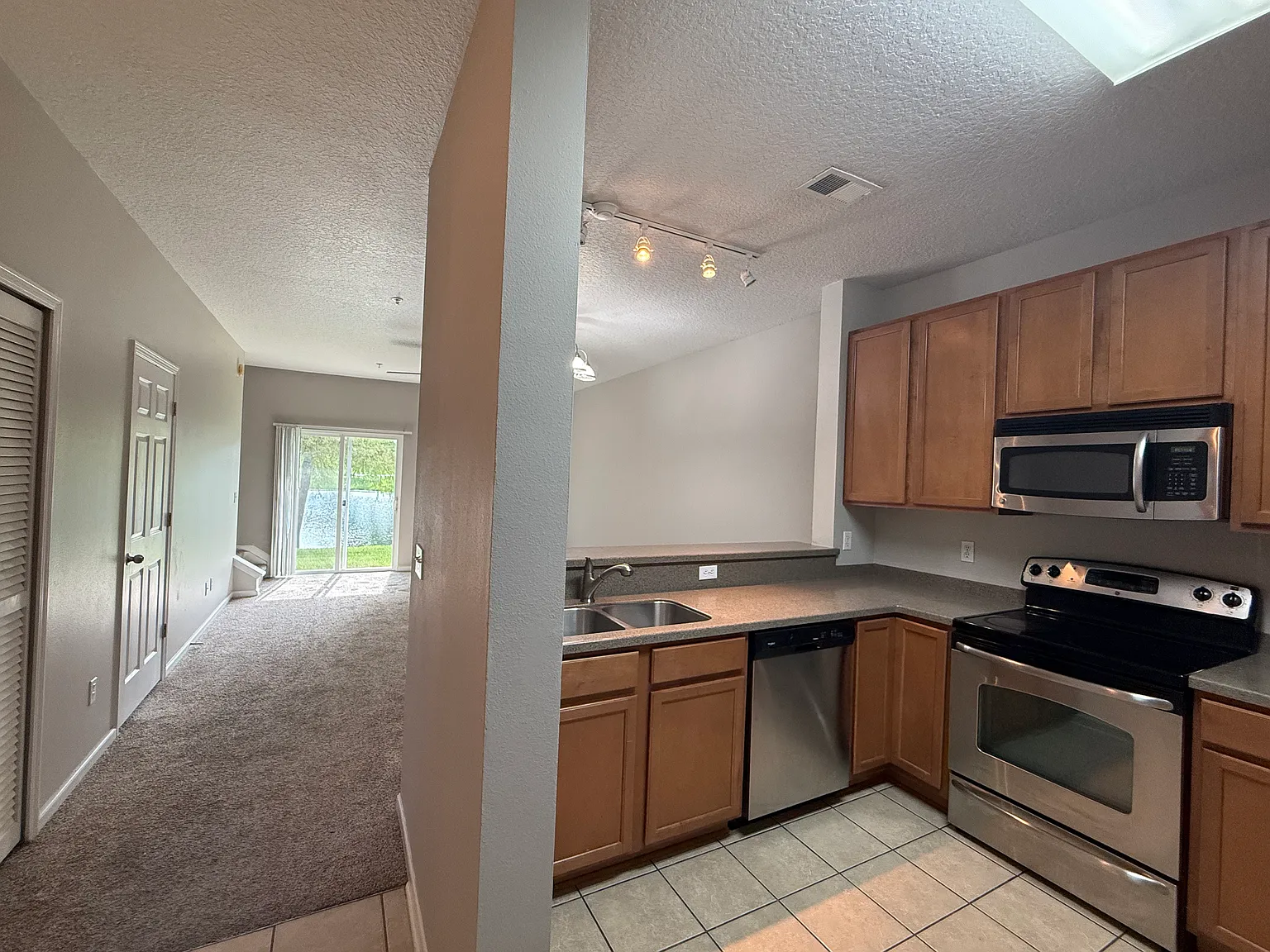 2 bed, $1,895 — Photo 3