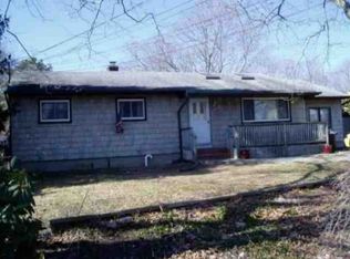 1594 E Forks Rd, Bay Shore, NY 11706
