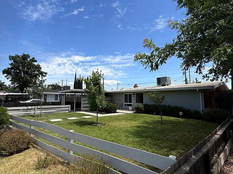 5261 25th St — Photo 3