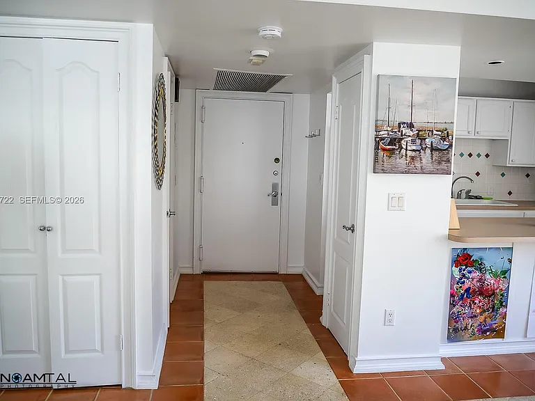 1390 Ocean Dr #201 — Photo 15