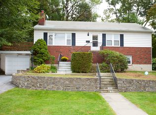 190 Minerva Dr, Yonkers, NY 10710