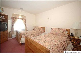 5th image of 173 Canterbury Ln