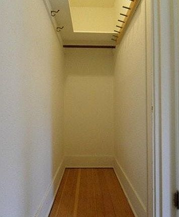 4th image of 2372 Franklin Ave E APT B