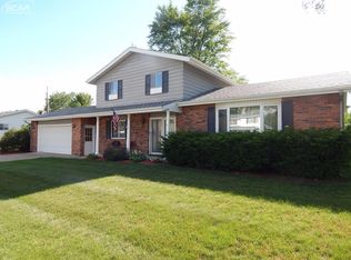 431 Oakwood Dr, Flushing, MI
