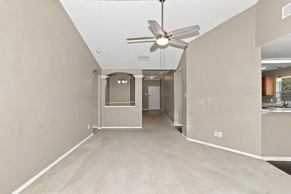 3 bed, 2.0 bath, 1637 sqft, $1,980 — Photo 3