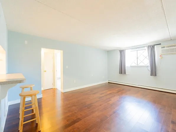 303 Lowell St APT 5, Somerville, MA 02145