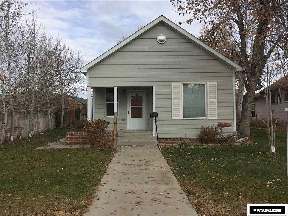 1st image of 416 1st Ave S