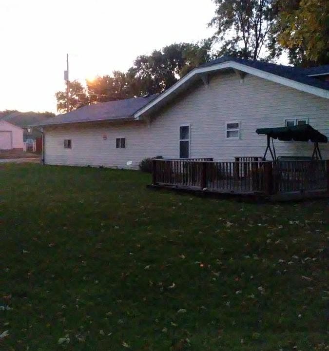2nd image of 153 N 6th Ave