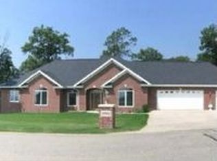 31562 Bellevue Dr, Bellevue, IA 52031