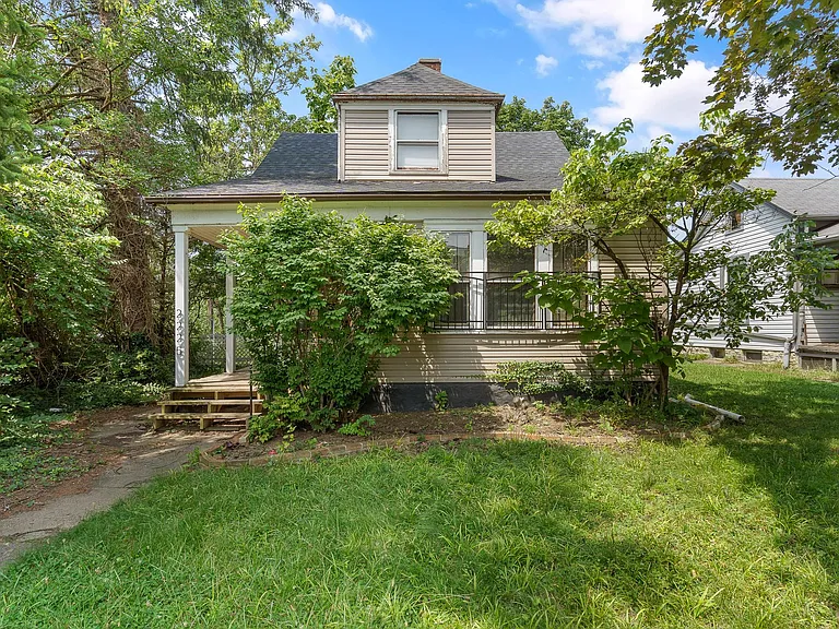 2225 Catalpa Dr — Photo 14