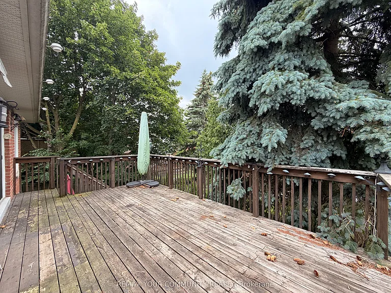 209 Yorkshire Dr — Photo 32