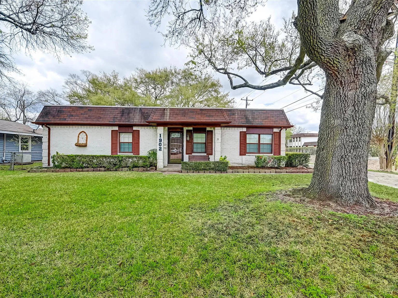 3 bed, 2.0 bath, 1598 sqft, $1,750 — Photo 1