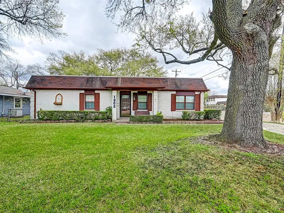 1902 Sedgie Dr