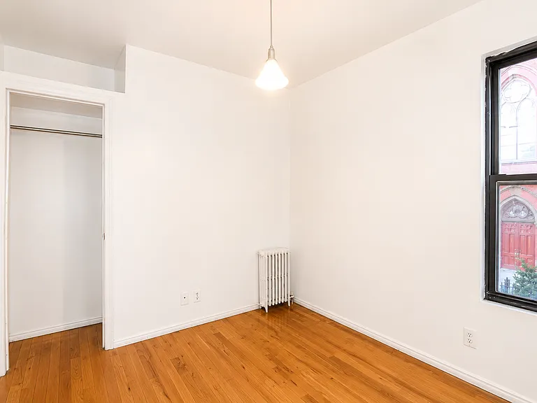 290 Devoe St #2L — Photo 3