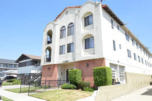 11968 York Ave #8 Photo 1