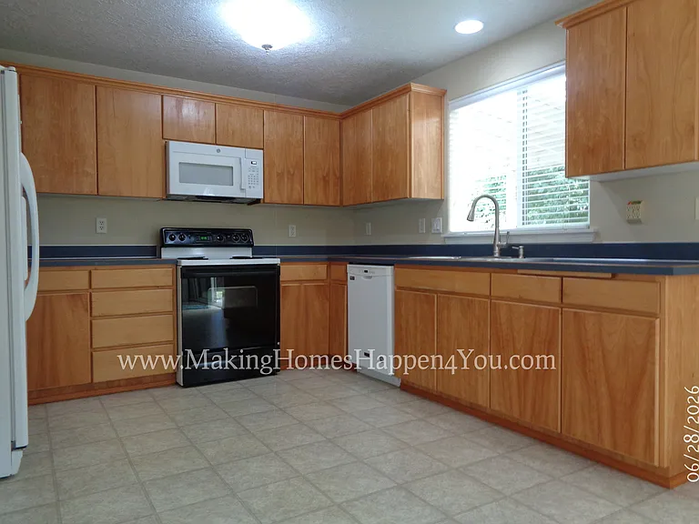 260 SW Oregon Trail Dr — Photo 10