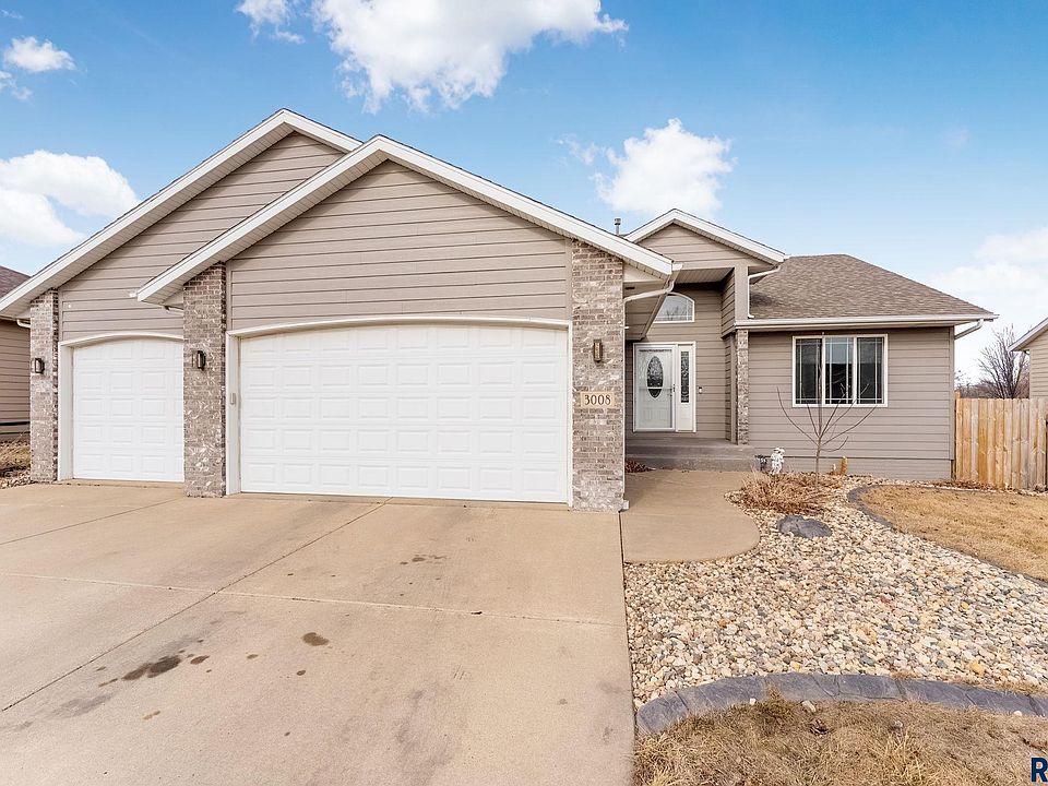 1st image of 3008 W Courtyard Ln