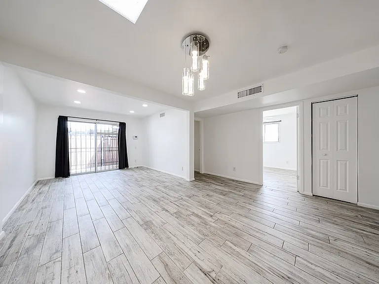 2501 N 22nd Dr — Photo 22