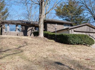 1827 Fairway Dr, Springfield, OH 45504