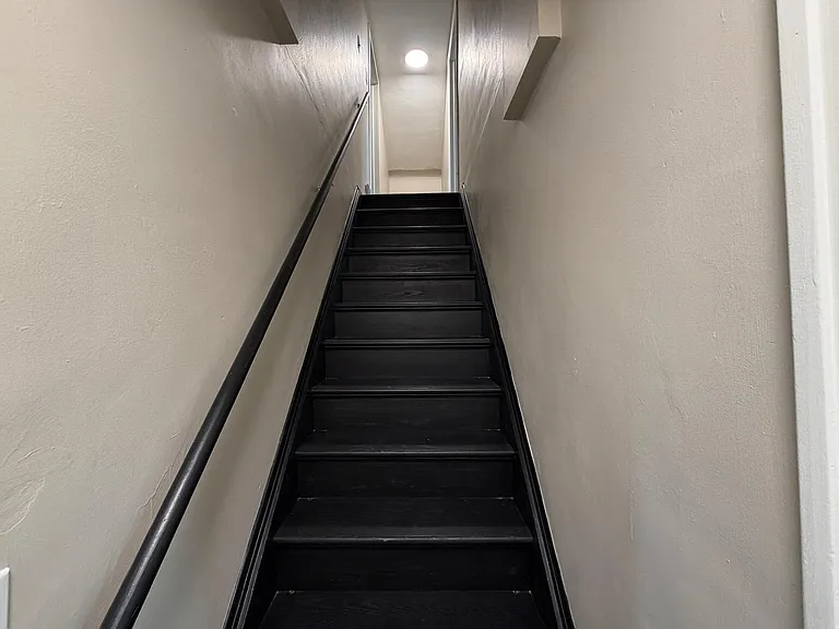871 Horton St — Photo 2
