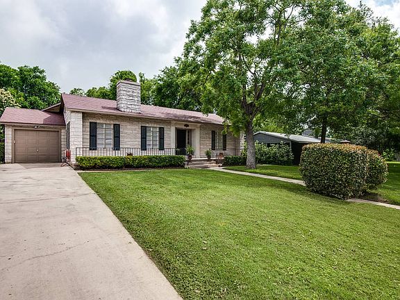 2nd image of 209 Robinhood Pl